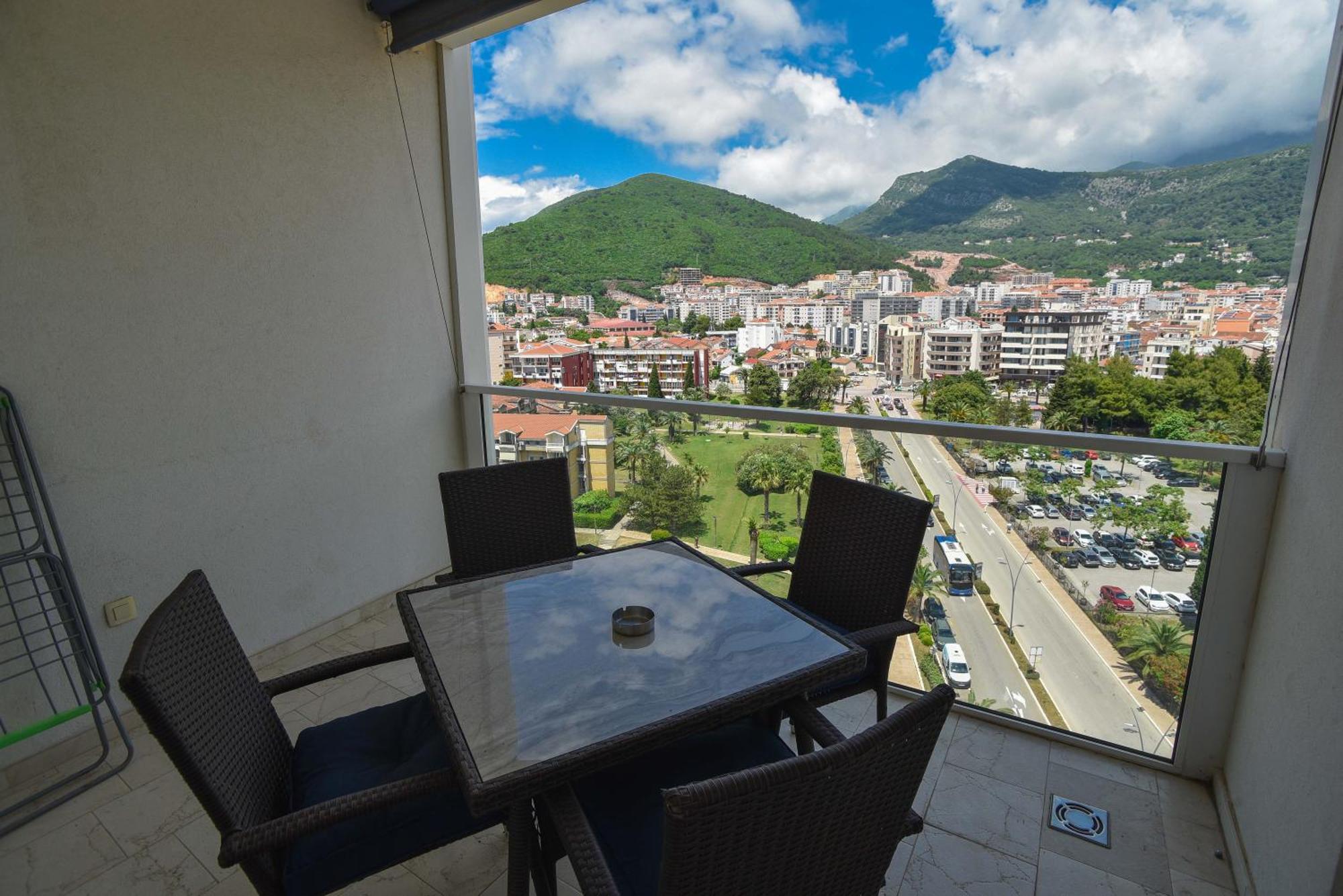 Menuet * Budva