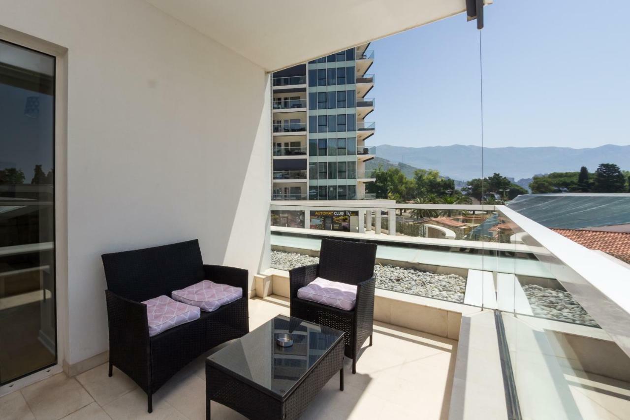 Menuet Apartment