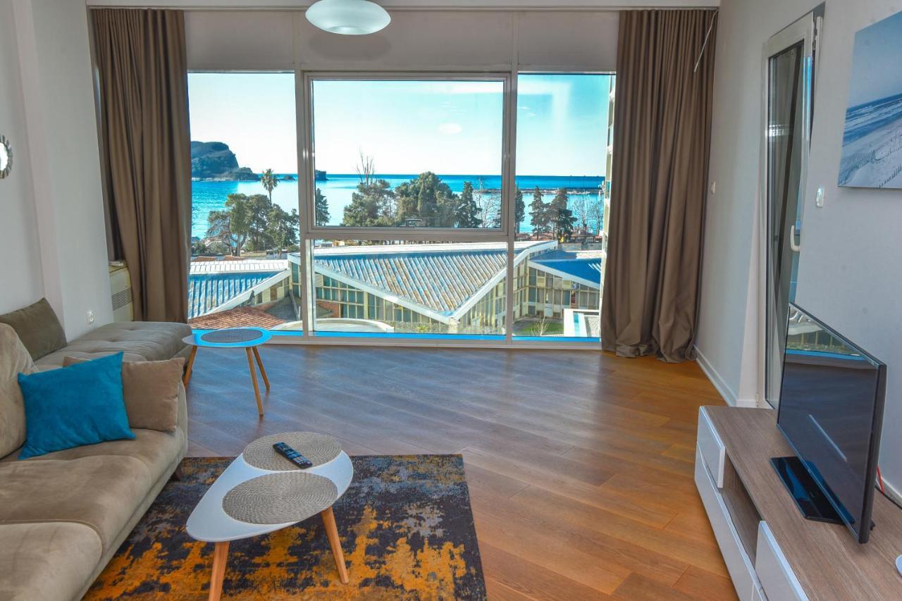 Menuet * Budva